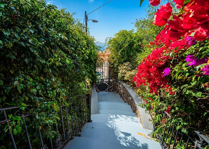 Вилла Maravilla With Sea Views Лос Менорес